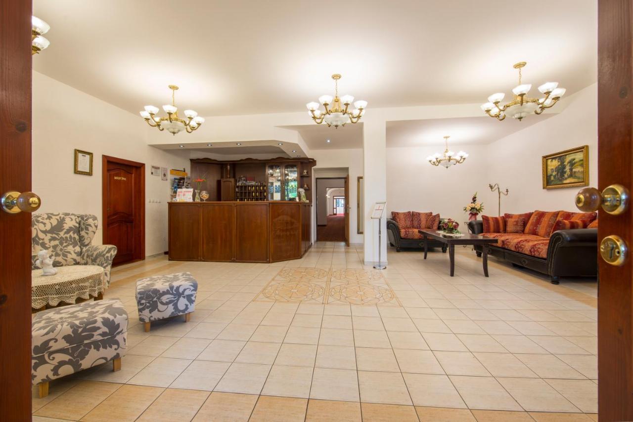 Svatojansky Kastiel Hotel Liptovský Ján Exterior foto